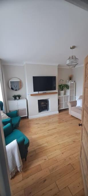 Communal lounge/ TV room, TV and multimedia, Living room, Photo of the whole room, Seating area