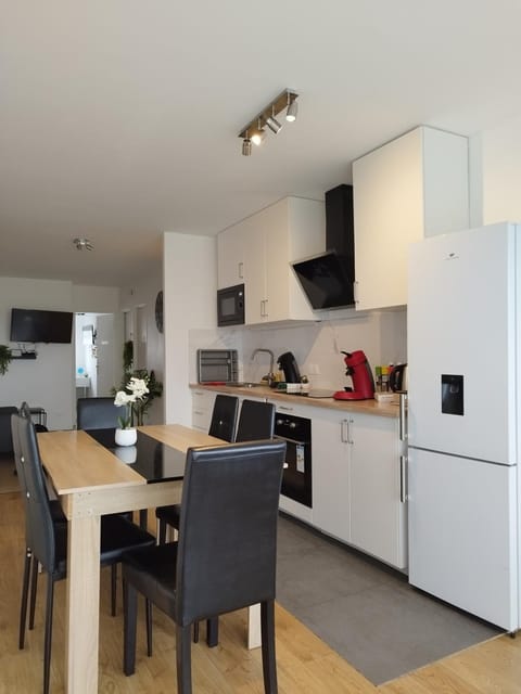 Parisian Cosy flat with Balcony Apartment in Île-de-France