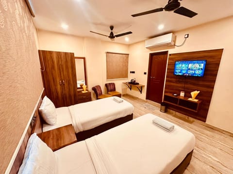 Bed, TV and multimedia, Photo of the whole room, Bedroom, air conditioner