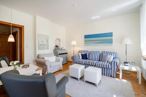 Living room, Photo of the whole room, Bedroom