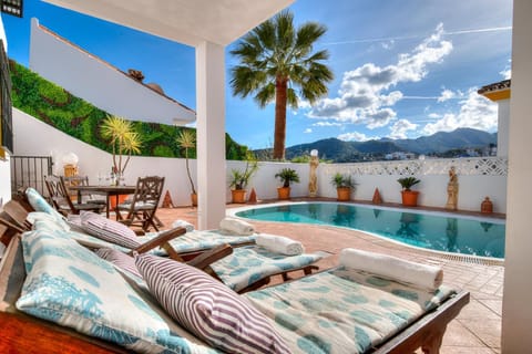 Balcony/Terrace, Swimming pool, sunbed