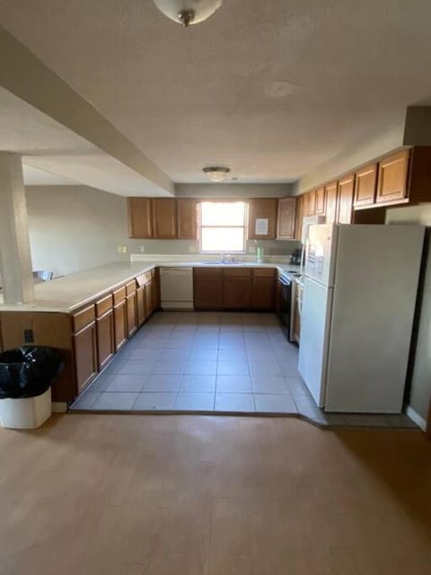 Lakeshore-Bachelor/Bachelorette Parties welcomed! House in Village Four Seasons