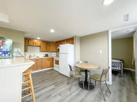 Villa #4 Sleep 10 Down House in Village Four Seasons