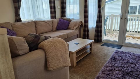 Stunning 2 Bedroom, pet friendly Static Caravan at Hoburne Devon Bay Campground/ 
RV Resort in Paignton