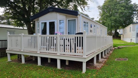 Stunning 2 Bedroom, pet friendly Static Caravan at Hoburne Devon Bay Campground/ 
RV Resort in Paignton
