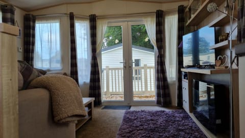 Stunning 2 Bedroom, pet friendly Static Caravan at Hoburne Devon Bay Campground/ 
RV Resort in Paignton