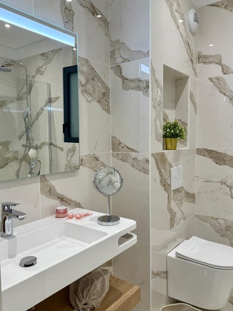 Shower, Toilet, Bathroom, hair dryier