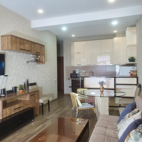 TV and multimedia, Kitchen or kitchenette, Living room, Seating area, Dining area, minibar, oven, stove, toaster