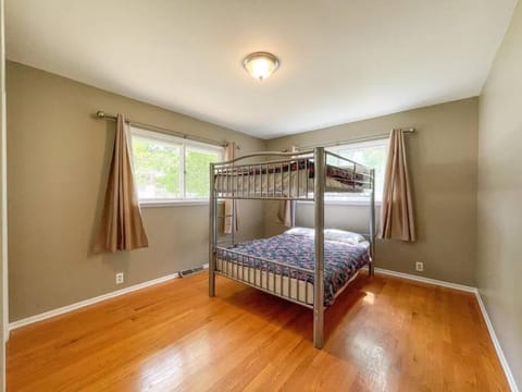 The Point House Sleep 16 House in Village Four Seasons