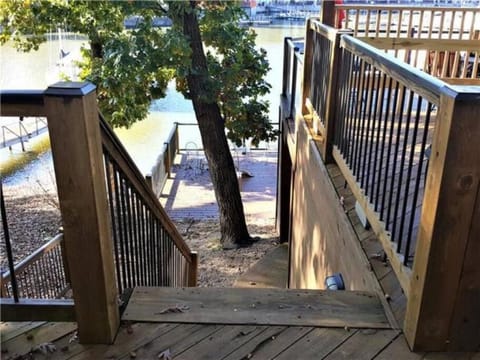 Deck House- Bachelor/Bachelorette Parties Welcome! House in Village Four Seasons