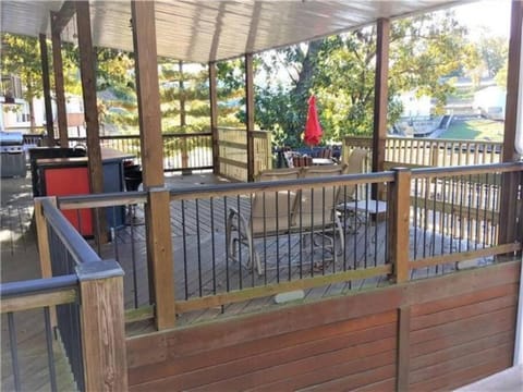 Deck House- Bachelor/Bachelorette Parties Welcome! House in Village Four Seasons