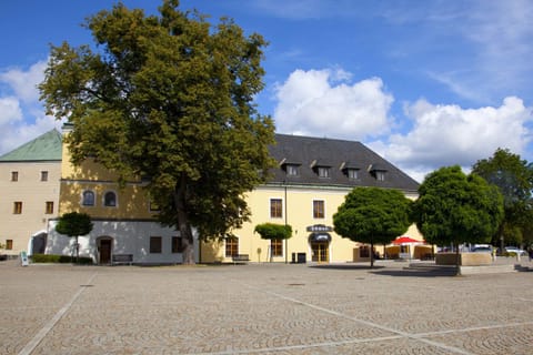 Property building, Day