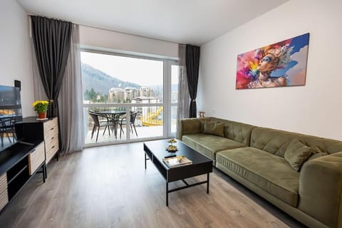 Communal lounge/ TV room, Natural landscape, TV and multimedia, View (from property/room), Balcony/Terrace, Living room, Seating area, Evening entertainment, Mountain view