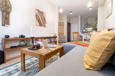 Living room, Photo of the whole room, Seating area, Dining area, internet