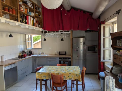 Kitchen or kitchenette, Dining area, dishwasher, oven, stove, toaster