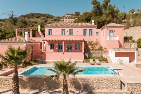 Property building, Pool view, Swimming pool, sunbed