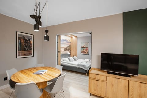 Bed, TV and multimedia, Photo of the whole room, Evening entertainment, Bedroom