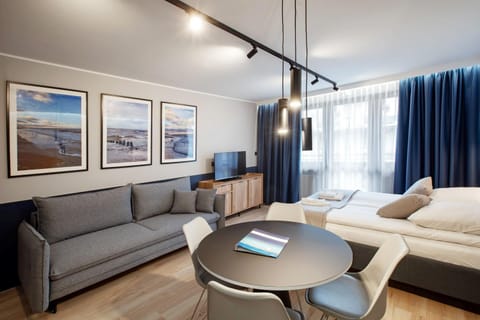 Bed, Photo of the whole room, Seating area