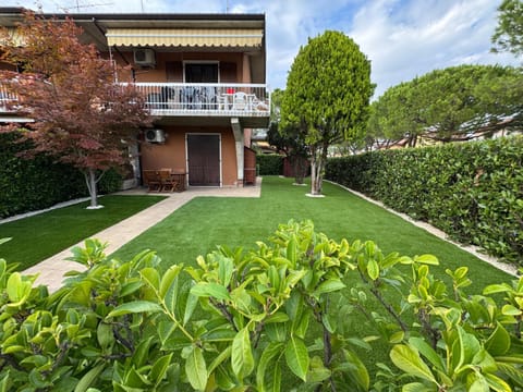 Property building, Spring, Day, Natural landscape, Garden, Garden view