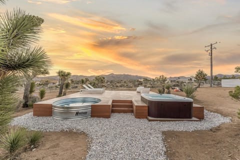 Natural landscape, Hot Tub, Pool view, Swimming pool, Sunset, sunbed