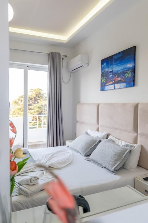 Bed, Bedroom, air conditioner