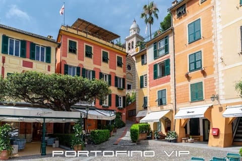 Day, Neighbourhood, City view, Location