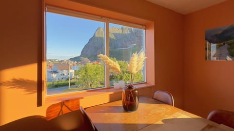 Dining area, Mountain view