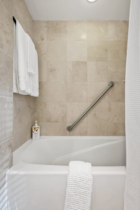 Shower, Bathroom, Bath, towels