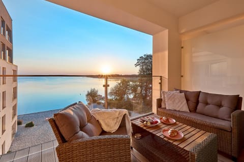 Balcony/Terrace, Lake view