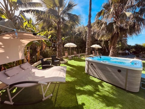 Garden, Hot Tub