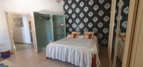 VIBE SPOLETO, Stazione a 150 mt, parcheggio gratuito Bed and Breakfast in Spoleto