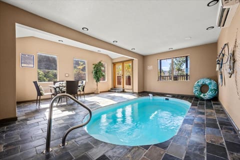 Indoor Pool, Volleyball Beach, Mountain View, Luxury House in Gatlinburg