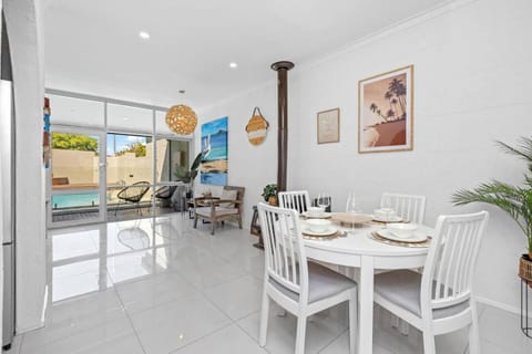 Dining area, Pool view
