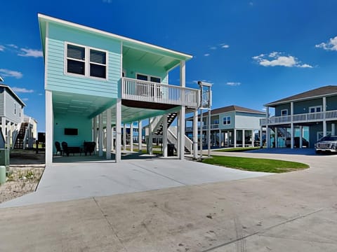 Property building, Balcony/Terrace, Parking