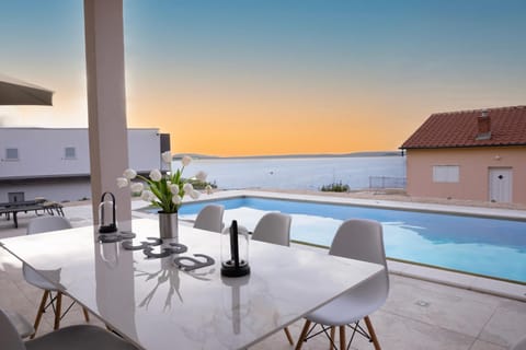 Balcony/Terrace, Seating area, Pool view
