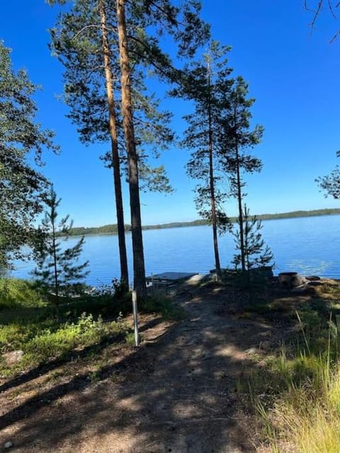 Käpälämäki puhtaan veden äärellä omassa rauhassa Chalet in Finland