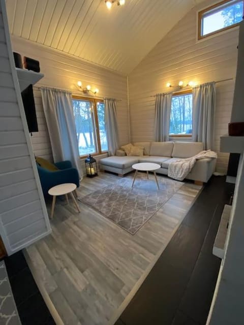 Käpälämäki puhtaan veden äärellä omassa rauhassa Chalet in Finland