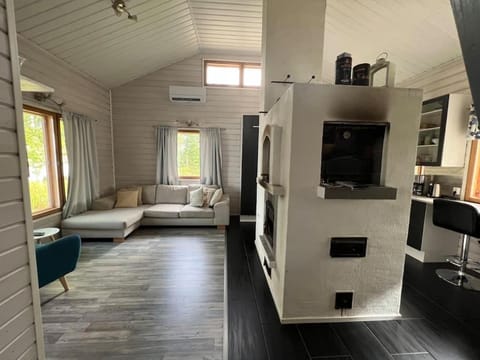 Käpälämäki puhtaan veden äärellä omassa rauhassa Chalet in Finland