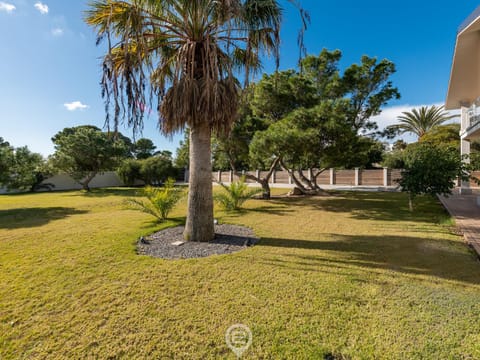 Golden Dunes Villa - Garden Retreat House in Sardinia
