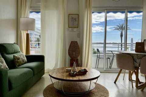 Natural landscape, View (from property/room), Balcony/Terrace, Living room, Seating area, Dining area, Sea view