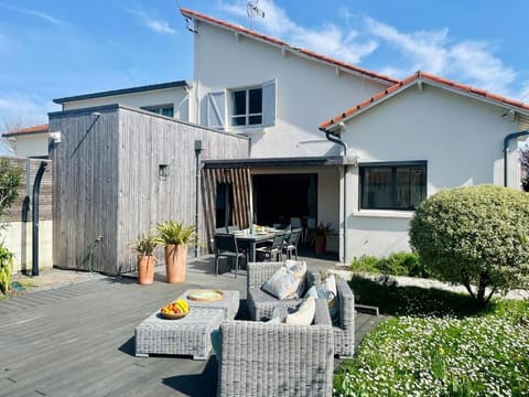 Patio, Garden, Dining area, Garden view