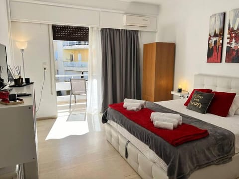 Bed, Photo of the whole room, wardrobe