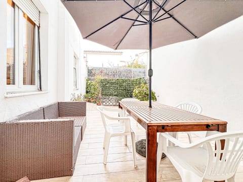 Patio, Day, Balcony/Terrace, Living room, Dining area