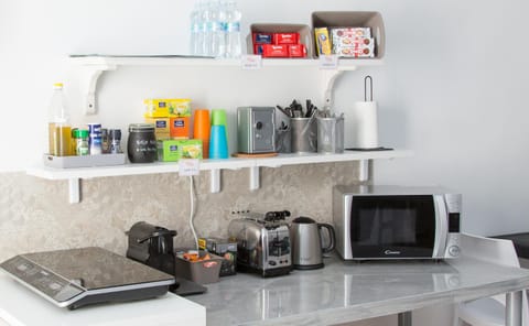 Communal lounge/ TV room, Coffee/tea facilities, Kitchen or kitchenette, Kitchen or kitchenette, Communal kitchen, minibar, toaster