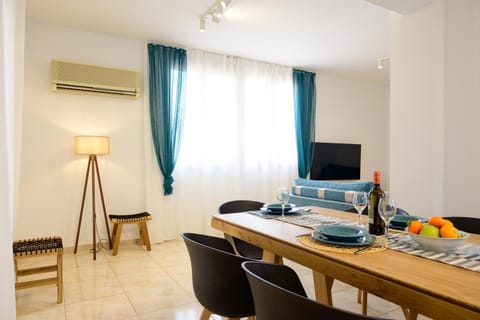 Dining area, Dinner