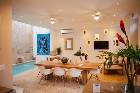 Communal lounge/ TV room, TV and multimedia, Living room, Seating area, Pool view, Swimming pool
