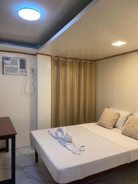 Bed, Photo of the whole room, Bedroom, towels, air conditioner