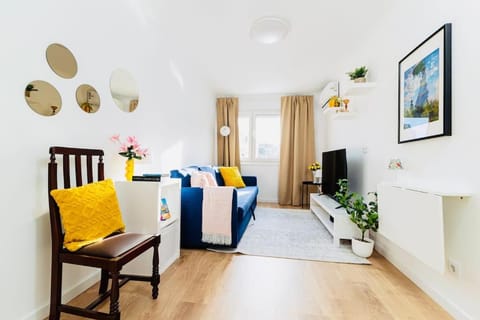 Communal lounge/ TV room, TV and multimedia, Living room, Seating area