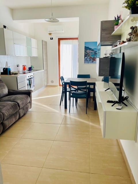 TV and multimedia, Kitchen or kitchenette, Living room, Seating area, Dining area, oven