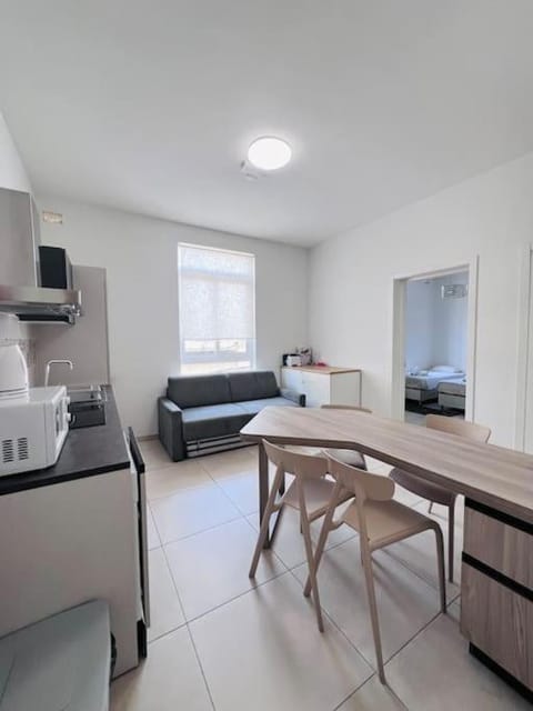 Kitchen or kitchenette, Living room, Seating area, minibar